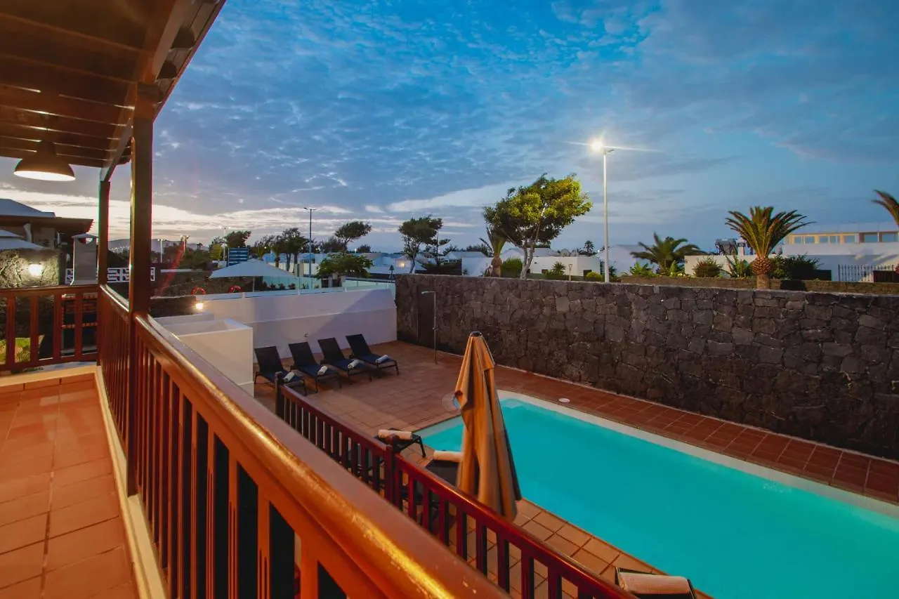 Stylish 6 Bedroom Villa Princesa - Hot Tub - Heated Pool - Near Beach & Waterparks Playa Blanca  0*, Playa Blanca (Lanzarote) Spain